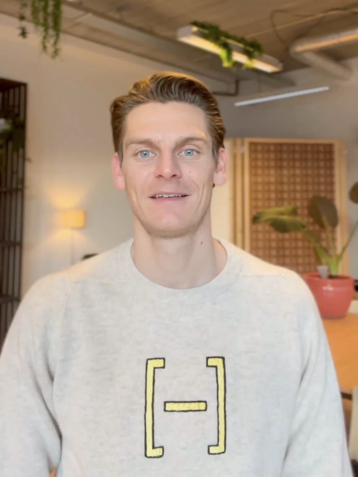 video-thumbnail-https://a.storyblok.com/f/279699/1212x1614/0756309763/use-case-video-v1-thumbnail.png